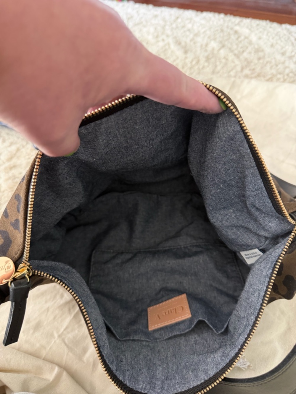 Claire V Leopard print Moyen Messenger - Picture 4 of 5